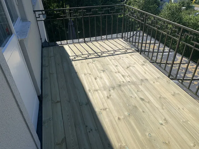 Toit-terrasse vu depuis la porte